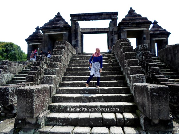 Minta foto sebelah kubikel yang uda nginjek Boko :D
