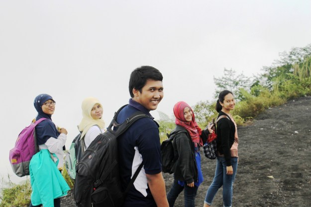 Sudah mulai berkabut.