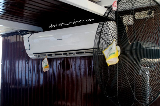 AC, Kipas Angin dan Colokan. #FakirColokan Bahagia deh :P