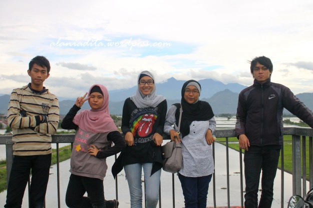 The Team ( + Ami, yang moto)