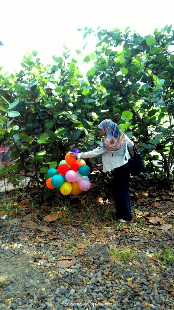 Menemukan segumpal balon. :)