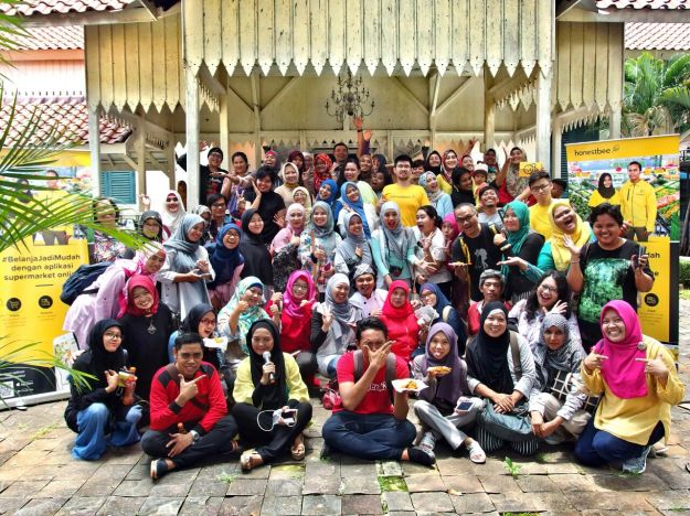 gathering honestbee.jpg