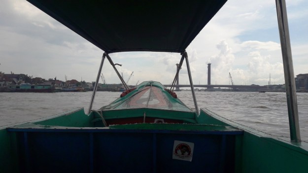 Kapal Nyebrang ke Pulau Kemaro.jpg
