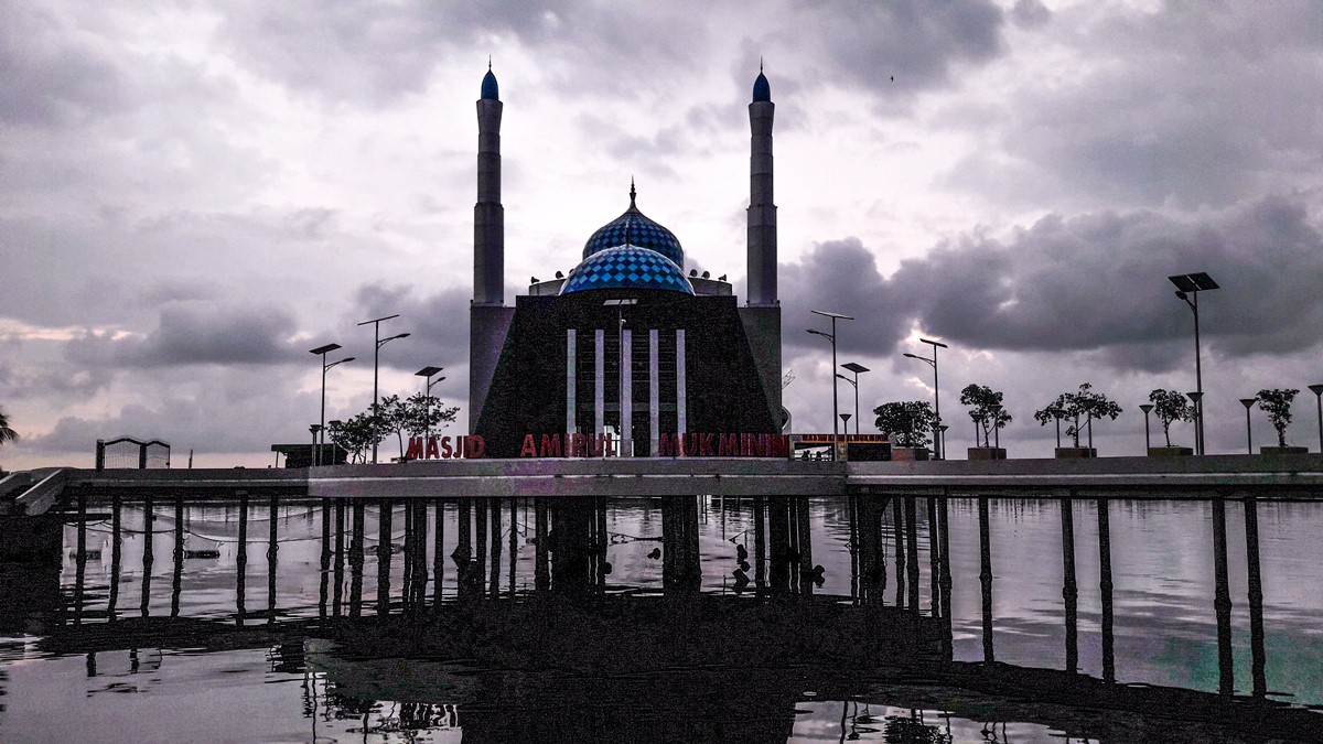 Mesjid Apung.jpg