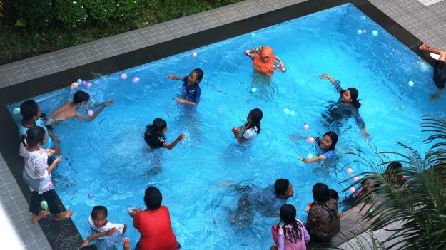 Berenang di Villa NR.jpg